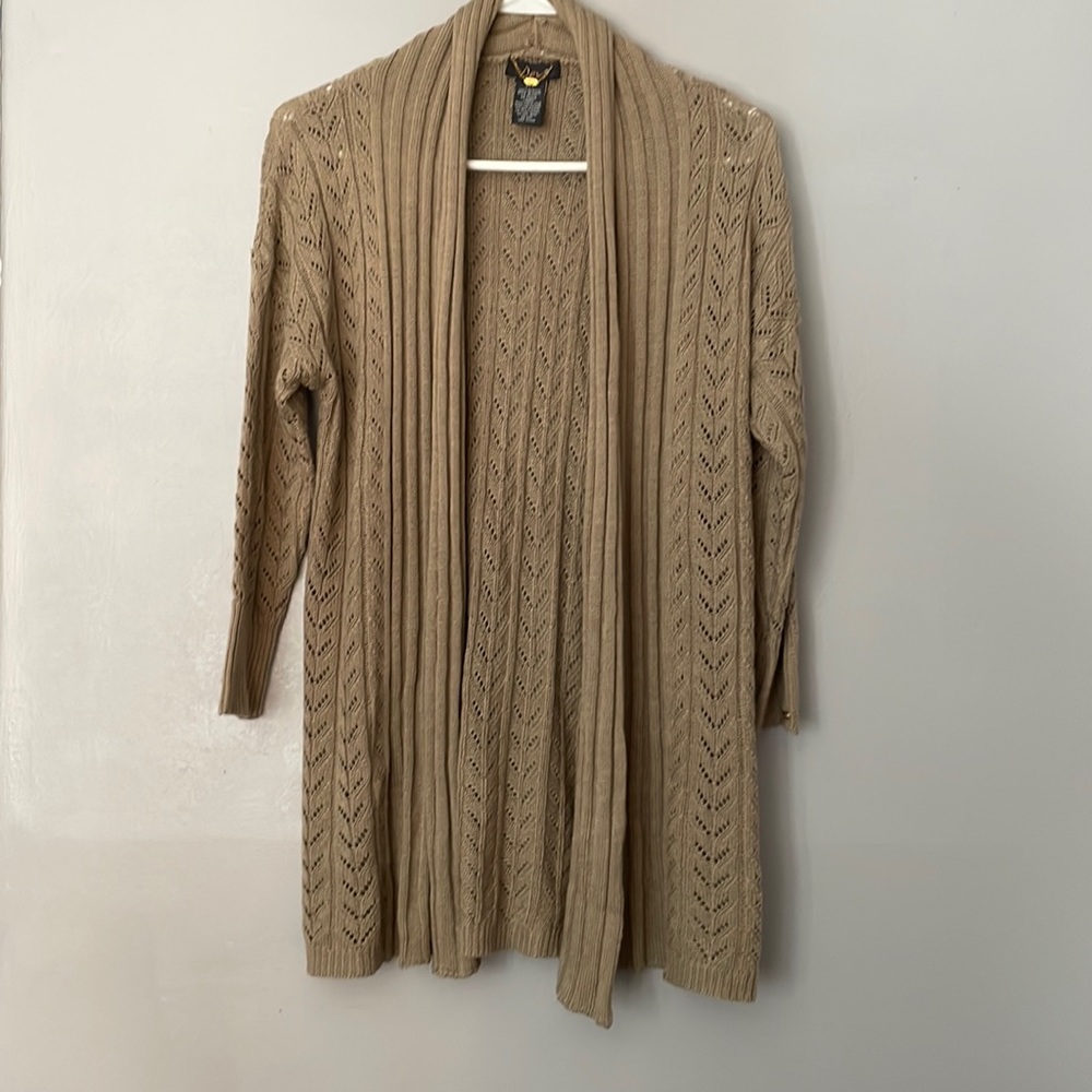 Dex tan cardigan with 3/4 sleeves. S/P. Nice condition. Long.